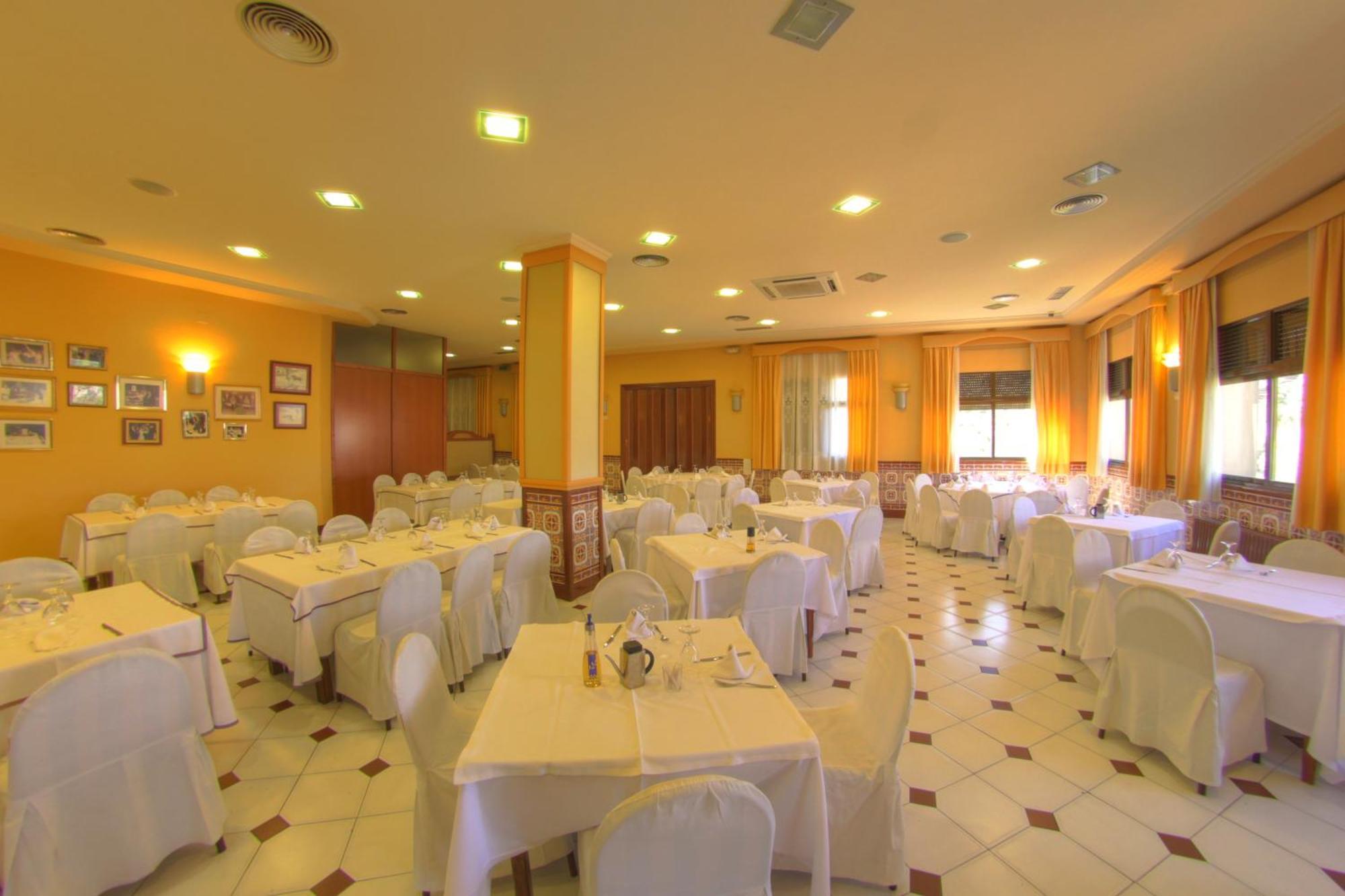 Hotel Avenida Beas de Segura Buitenkant foto