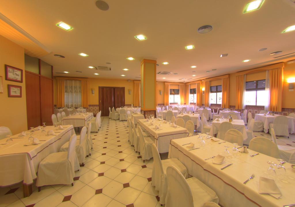 Hotel Avenida Beas de Segura Buitenkant foto